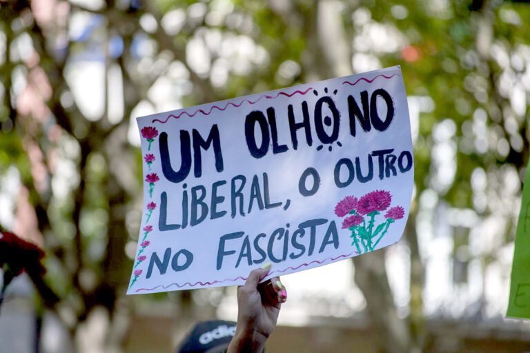 Uma revolução, uma avenida, muitas lutas