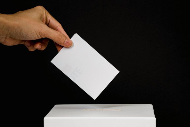 Legislativas: É ilegal publicar fotos do boletim de voto preenchido?
