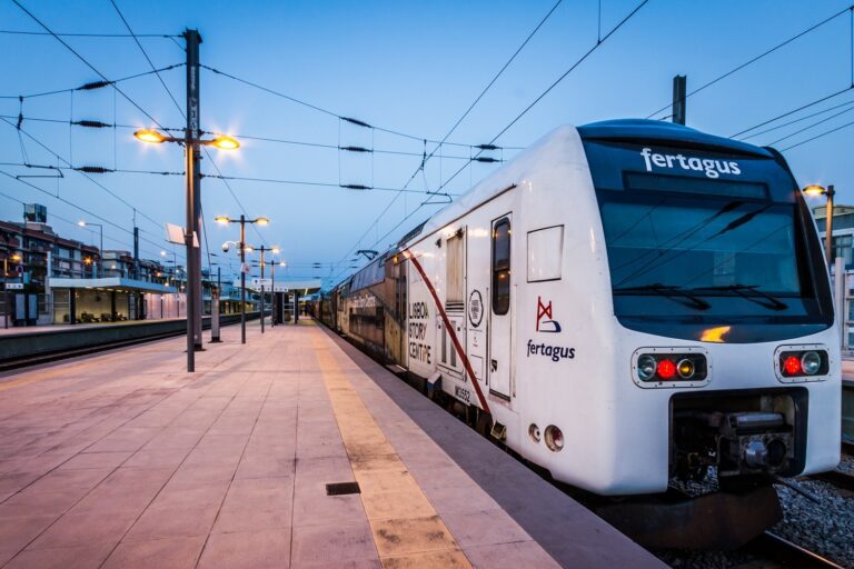 Comboios da Fertagus passam a circular de 20 em 20 minutos